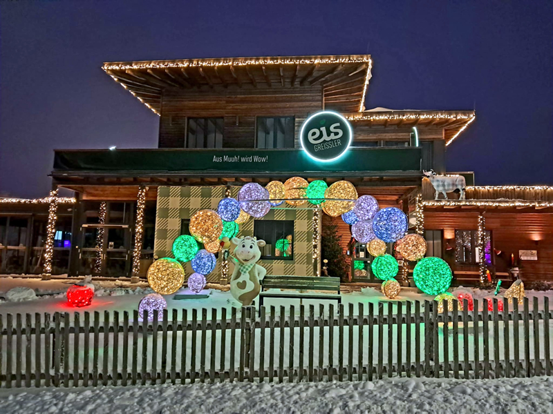 sneh,budova,farebne svetielka