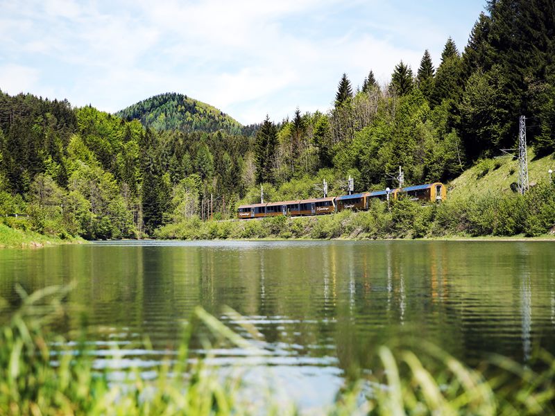 Mariazell - vlak - putnici - rakusko - austria.sk