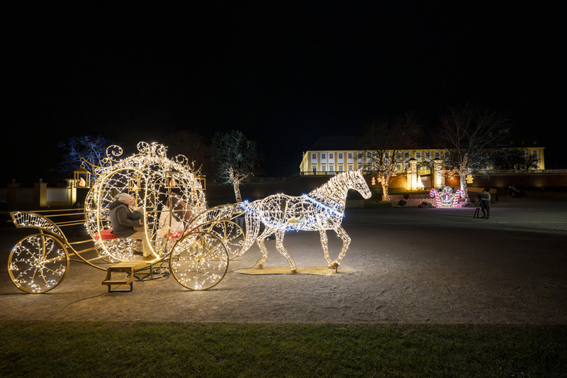 vianoce,Schloss Hof,trhy,slavnostne osvetlenie,vecer