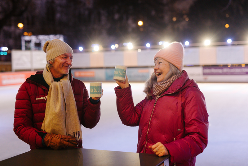 vecer,Vieden,klzisko,radnica,Rathausplatz