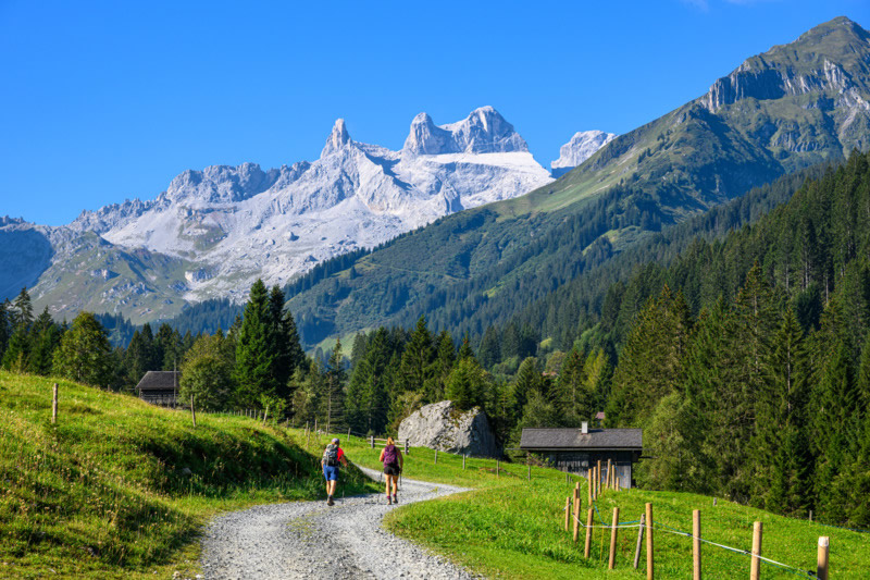 udolie Vorarlberg, dvaja ludia na vylete