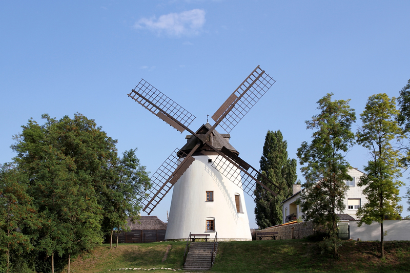 Rakúsko - veterný mlyn - Podersdorf