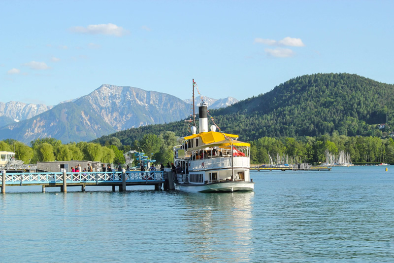 lod v pristave v Klagenfurte