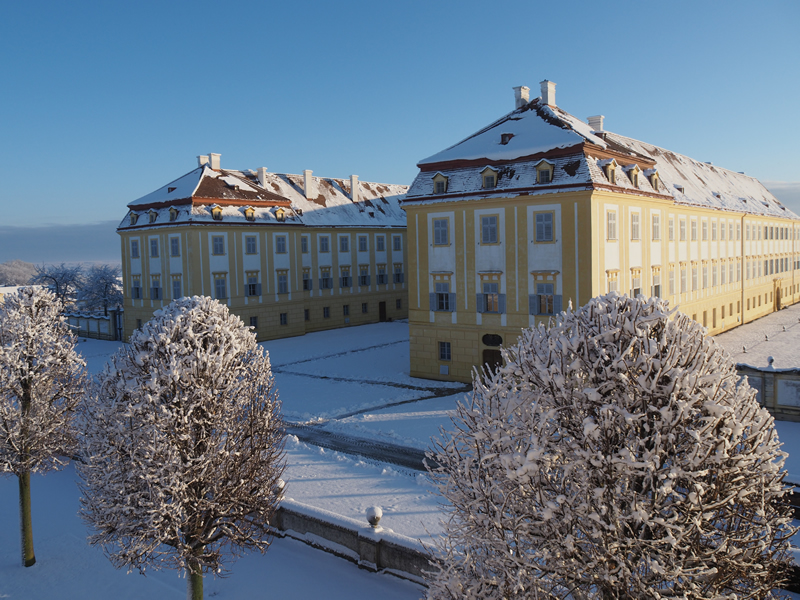 zámok schlosshof v zime