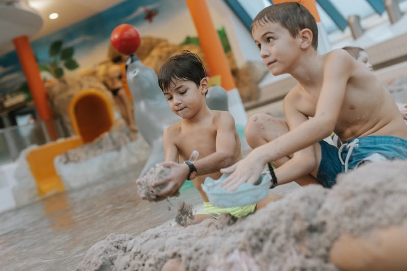 bazen,deti,pieskovisko