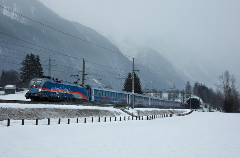 Rakusko - lyzovacka - Tirolsko - vlak - OBB - austria.sk - skipas