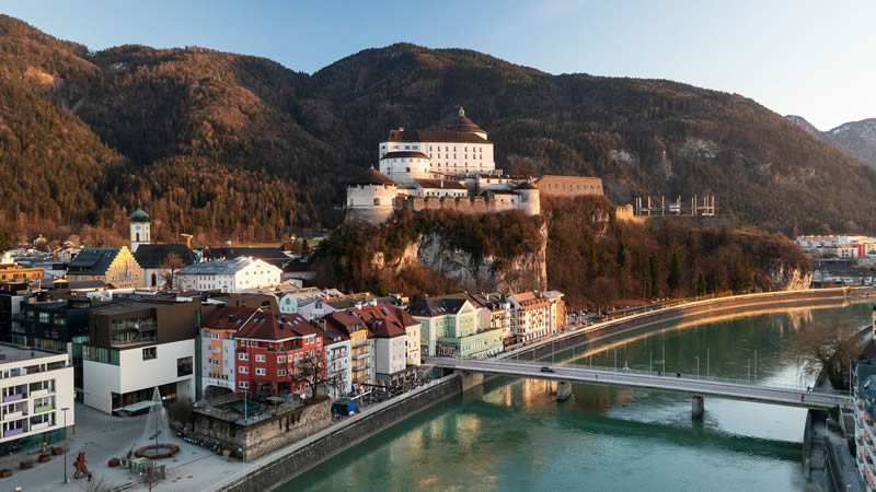 jesen,tirolsko,Kufsteinerland,Kaiserlift,lanovka,dovolenka,Rakousko,Rakusko,austria.sk,zazitok,lesne kupele,vyborne vzduch,dychanie, pevnost, rieka Inn