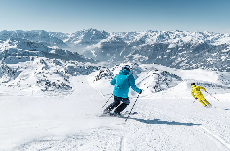 zima,sneh,alpy,zillertal,tirolsko,lyziari